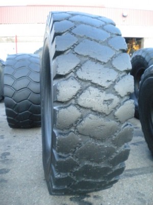 Industrial tire - Size 24.00-35 VSMTP