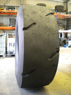 Industrial tire - Size 20.5-25 XMINE RETREADED