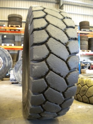 Industrial tire - Size 24.00-35 VSZTS