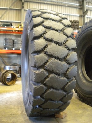 Industrial tire - Size 24.00-35 VSMTP