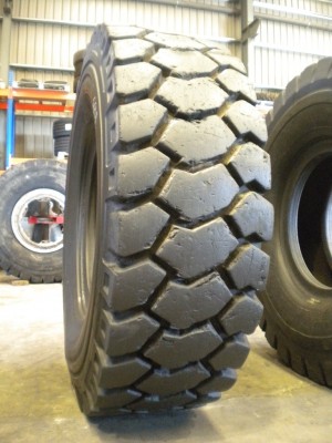 Industrial tire - Size 24.00-35 XTRACTION