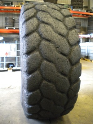 Industrial tire - Size 20.5-25 VJT