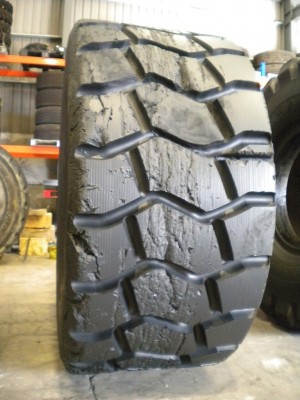 Industrial tire - Size 29.5-29 XHT RECARVED