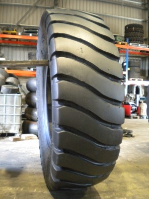 Industrial tire - Size 18.00-33 EV3+ RECARVED