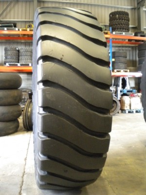 Industrial tire - Size 18.00-33 EV3+ RECARVED