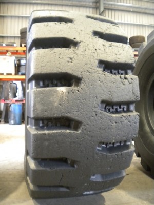 Industrial tire - Size 35/65-33 CB790