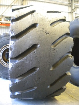 Industrial tire - Size 35/65-33 XMINE D2 RECARVED