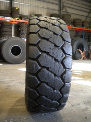 Industrial tire - Size 20.5-25 RB31