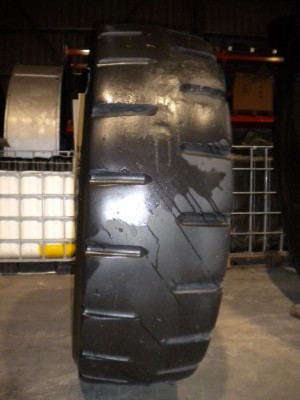 Neumático industrial - Medida 16.00-25 MILITARY RETALLADA