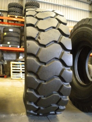 Pneu industriel - Mesure 24.00-35 RT4A+