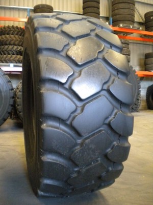 Industrial tire - Size 23.5-25 RT3B