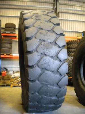 Pneu industriel - Mesure 27.00-49 VSMTP