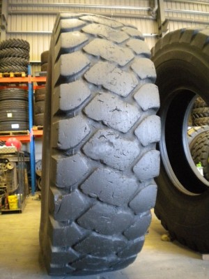 Pneu industriel - Mesure 27.00-49 VSMTP