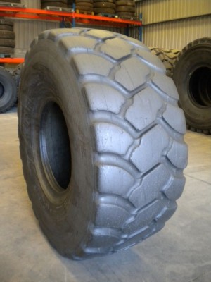 Industrial tire - Size 23.5-25 RT3B