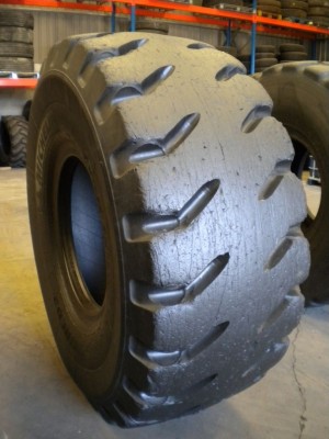 Industrial tire - Size 23.5-25 XMINED2 RECARVED