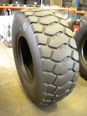 Industrial tire - Size 17.5-25 EARTH MAX