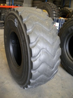 Industrial tire - Size 20.5-25 XHA2
