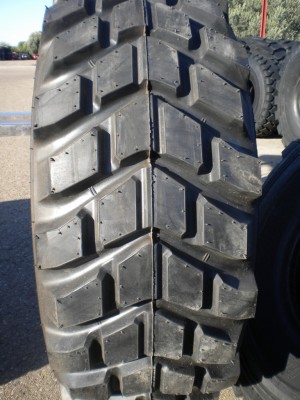 Industrial tire - Size 20.5-25 BRI-VKT STOCK 4 UNITS 1450,- EUROS/UNIT
