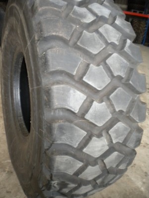Industrial tire - Size 23.5-25 MAX-MS302 STOCK 4 UNITS 1700,- EUROS/UNIT