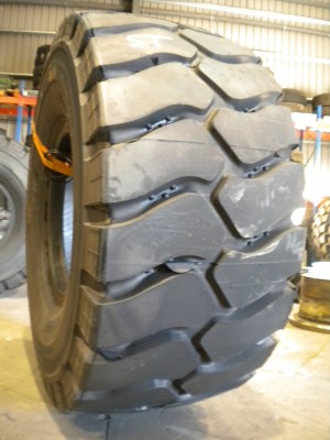 Pneu industriel - Mesure 35/65-33 ITR-EMR27 STOCK 2 UNITES 4800,- EUROS/UNITE